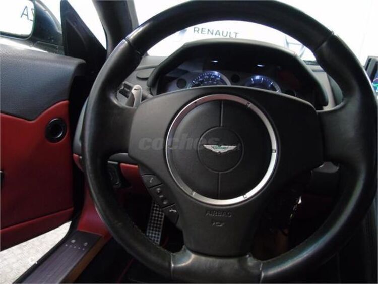 Aston Martin DB9 5.9 Coupé Touchtronic 2 350 kW (476 CV) foto 11