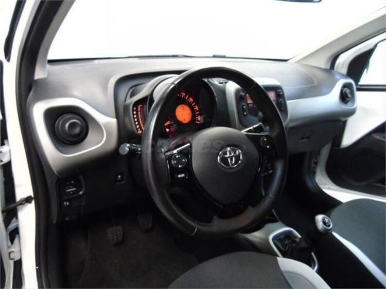 Toyota Aygo 1.0 VVT-i x-play business 51 kW (69 CV) foto 9