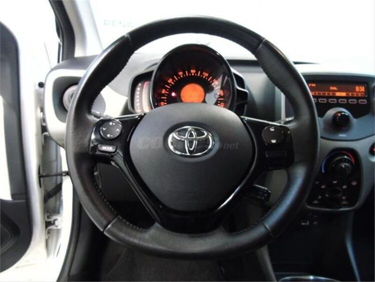 Toyota Aygo 1.0 VVT-i x-play business 51 kW (69 CV) foto 11