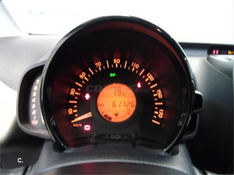 Toyota Aygo 1.0 VVT-i x-play business 51 kW (69 CV) foto 13