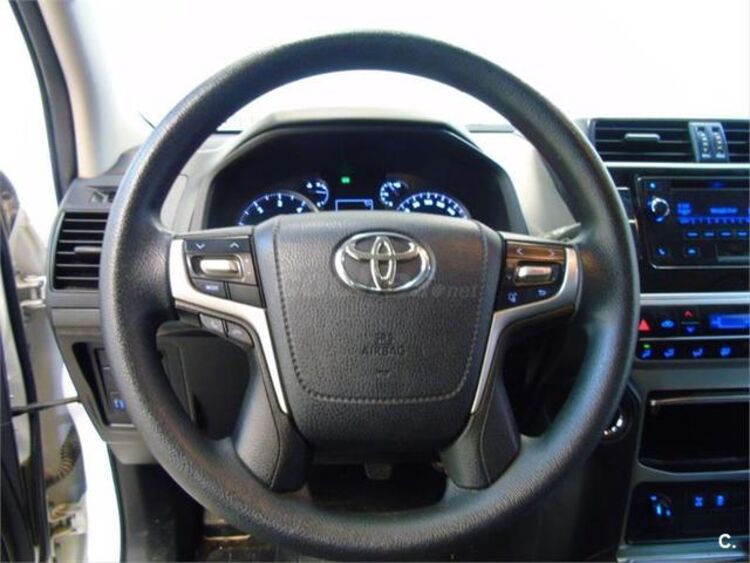 Toyota Land Cruiser 2.8 D-4D GX 130 kW (177 CV) foto 11